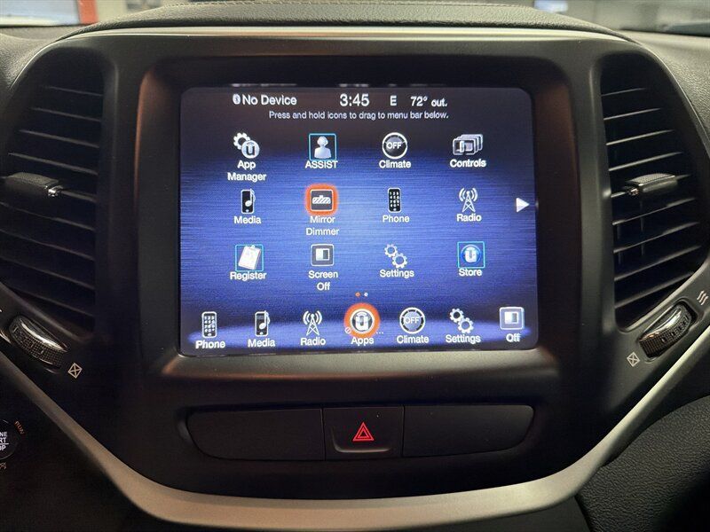 Used 2018 Jeep Cherokee Latitude Plus w/ Comfort/Convenience Group FWD image 28