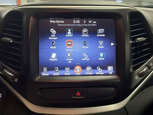 Used 2018 Jeep Cherokee Latitude Plus w/ Comfort/Convenience Group FWD image 28