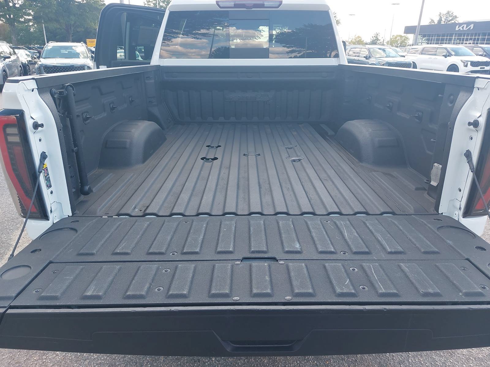 Used 2024 GMC Sierra 2500 AT4 w/ AT4 Preferred Package AWD/4WD image 12
