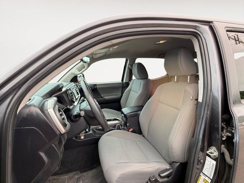 Used 2019 Toyota Tacoma SR5 AWD/4WD image 9