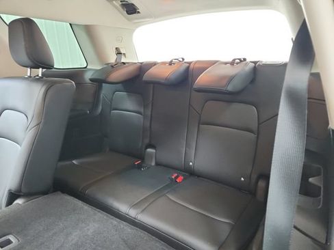 Used 2025 Nissan Pathfinder SL FWD image 35