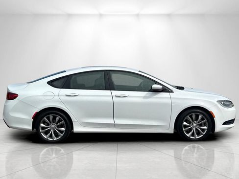 Used 2015 Chrysler 200 S FWD image 2