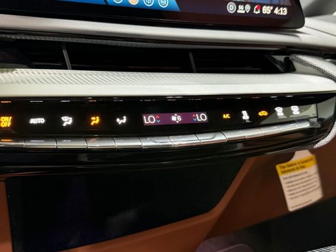 New 2025 Cadillac Optiq Luxury 2 AWD/4WD image 32