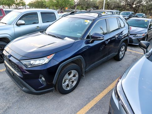 Used 2021 Toyota RAV4 XLE image 3