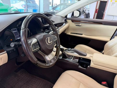 Used 2017 Lexus ES 350 w/ Luxury Package FWD image 23