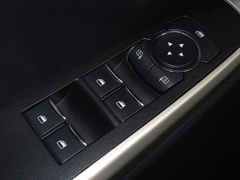 Used 2020 Ford Explorer XLT image 27