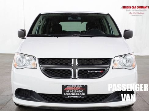 Used 2018 Dodge Grand Caravan SE w/ UConnect Hands-Free Group FWD image 2