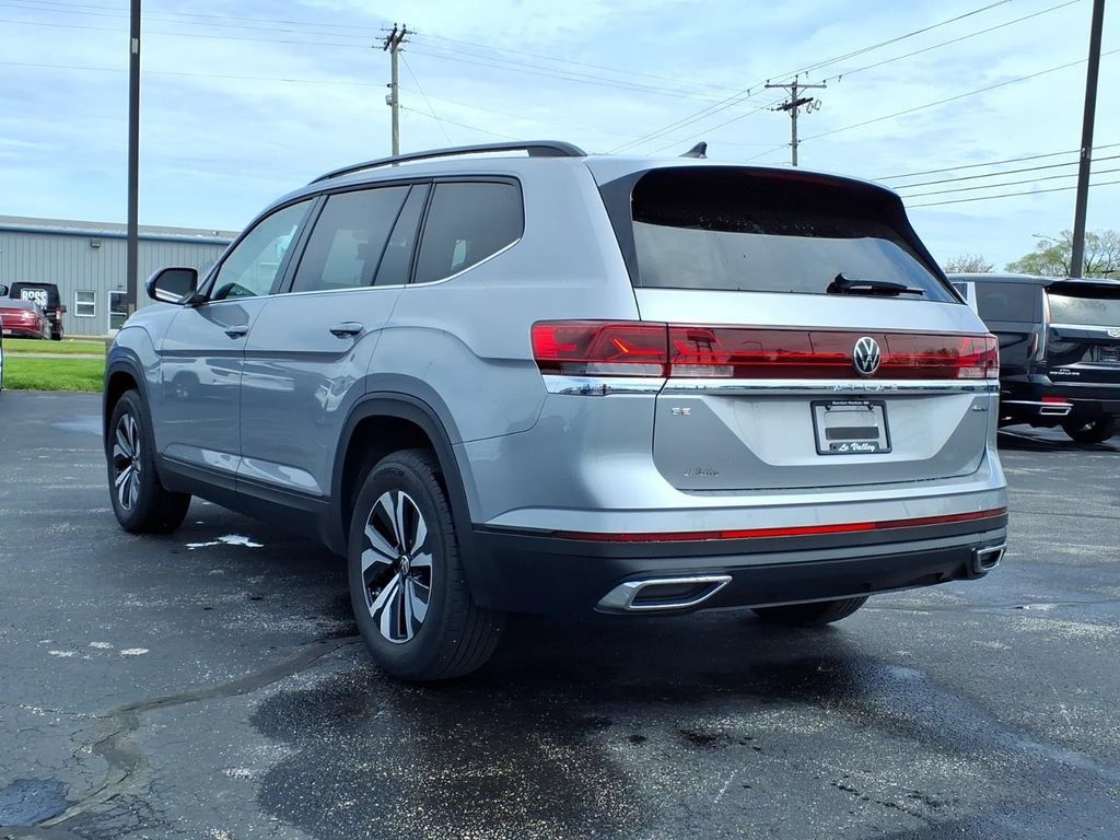 Used 2025 Volkswagen Atlas SE AWD/4WD image 14
