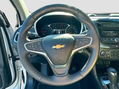 Used 2018 Chevrolet Equinox Premier image 11