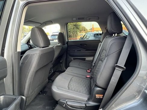 Certified 2025 Nissan Pathfinder S image 29