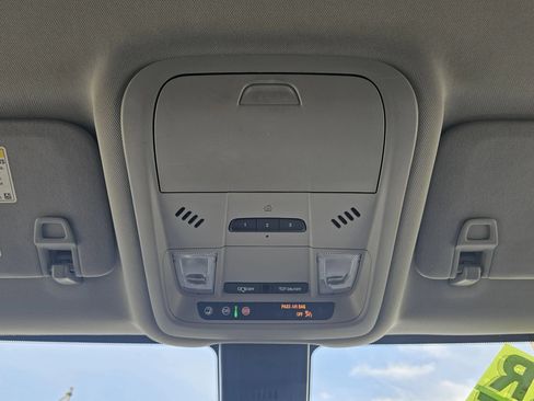 Used 2023 GMC Terrain SLT w/ Infotainment Package II AWD/4WD image 34