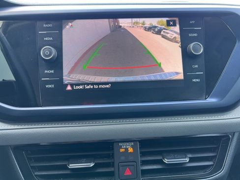 Certified 2024 Volkswagen Taos SE FWD image 19