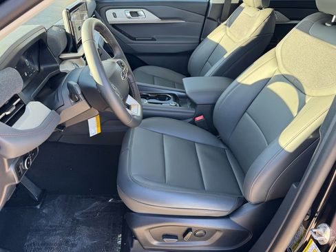 New 2026 Ford Explorer Active w/ Active Comfort Package image 7