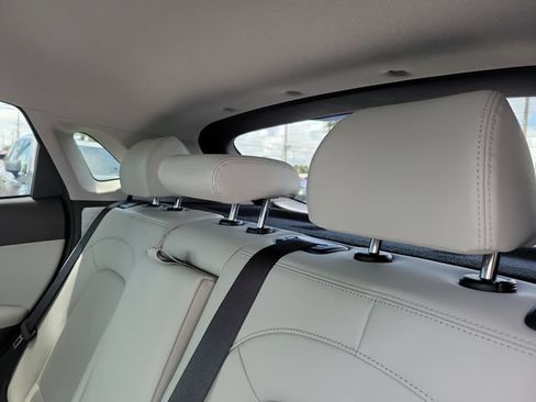 Used 2022 Hyundai Kona Limited AWD/4WD image 16