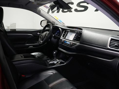 Used 2019 Toyota Highlander SE AWD/4WD image 27