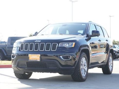Certified 2021 Jeep Grand Cherokee Laredo image 3