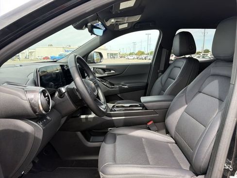 Used 2025 Chevrolet Equinox LT w/ Convenience Package II FWD image 9
