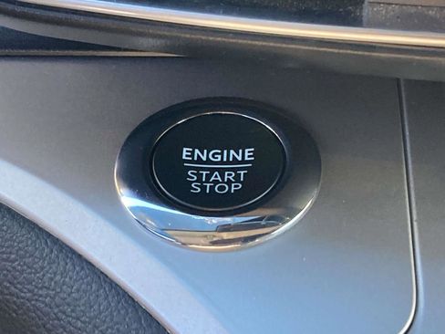 Used 2022 Ford Explorer XLT w/ Equipment Group 202A image 31