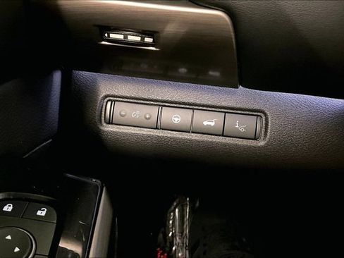 Used 2024 Nissan Pathfinder Platinum AWD/4WD image 39