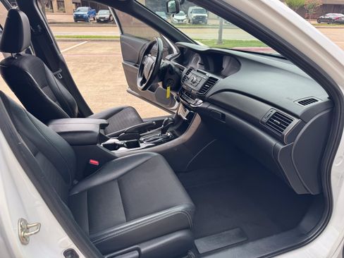 Used 2017 Honda Accord Sport image 25