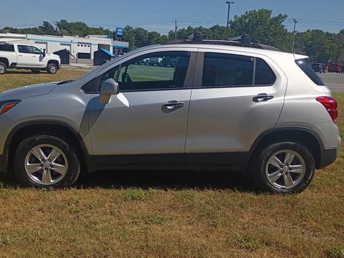 Used 2018 Chevrolet Trax LT w/ LT Convenience Package AWD/4WD image 4