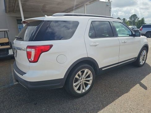 Used 2019 Ford Explorer XLT w/ Equipment Group 202A image 9