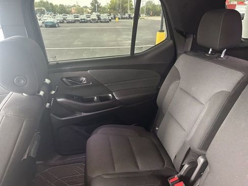Used 2022 Chevrolet Traverse LT FWD image 12