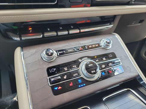 Used 2020 Lincoln Aviator Reserve w/ Equipment Group 201A image 25