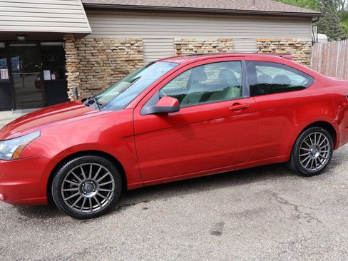 Used 2010 Ford Focus SES FWD image 4