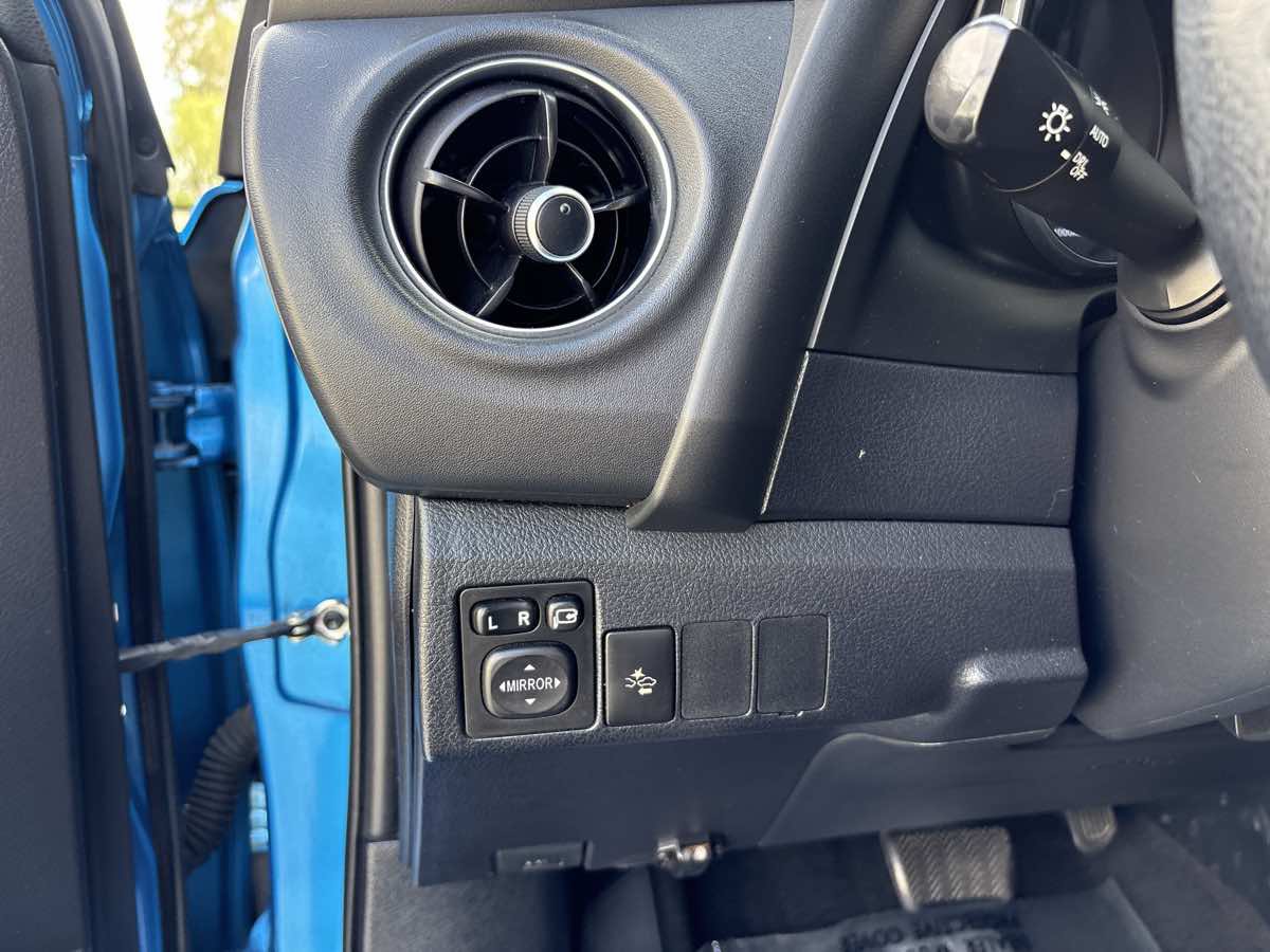 Used 2017 Toyota Corolla iM w/ Carpet Mat Package FWD image 20