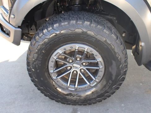 Used 2019 Ford F150 Raptor w/ Equipment Group 802A Luxury image 11