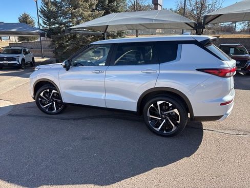 Used 2024 Mitsubishi Outlander SE Black Edition image 6