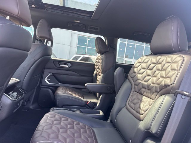 Used 2025 Nissan Armada Platinum w/ Convenience Package AWD/4WD image 8