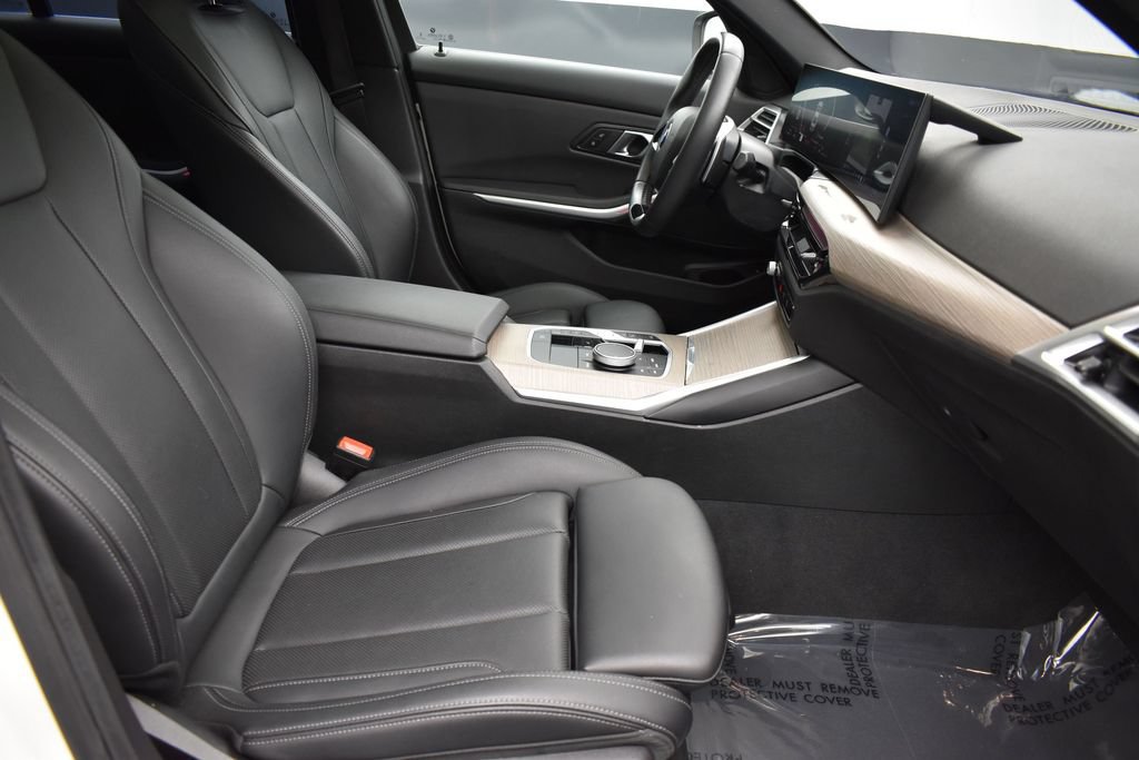 Used 2025 BMW 330i xDrive Sedan AWD/4WD image 19
