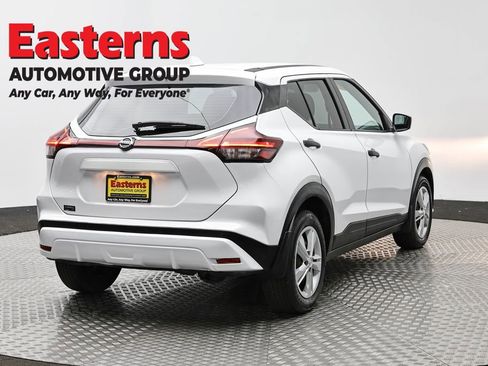 Used 2021 Nissan Kicks S image 5