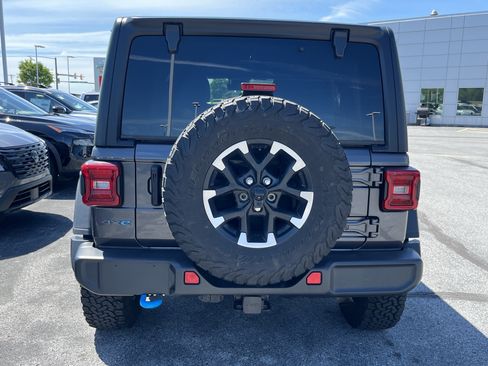 Used 2024 Jeep Wrangler Unlimited Rubicon 4xe w/ Technology Group AWD/4WD image 4