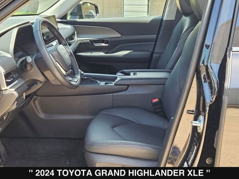 Used 2024 Toyota Grand Highlander FWD image 11