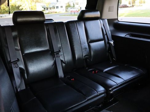 Used 2011 Cadillac Escalade AWD image 22