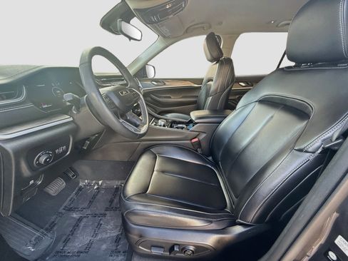 Used 2023 Jeep Grand Cherokee Limited RWD image 18