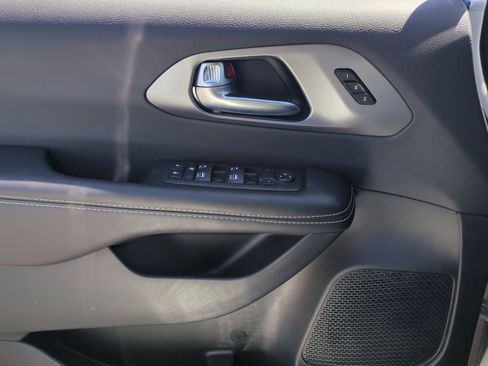 New 2026 Chrysler Pacifica Select FWD image 13