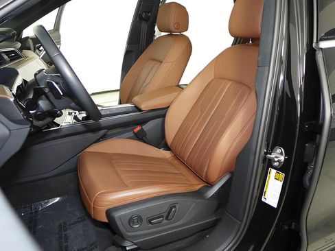 Used 2024 Audi Q8 e-tron Premium Plus w/ Premium Plus Package AWD/4WD image 22