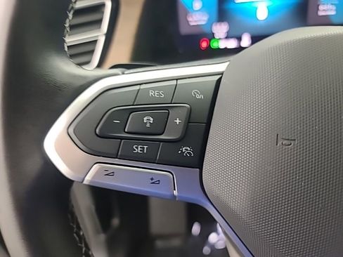 Used 2025 Volkswagen Atlas SE image 30