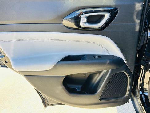 Used 2023 Jeep Compass Limited image 24