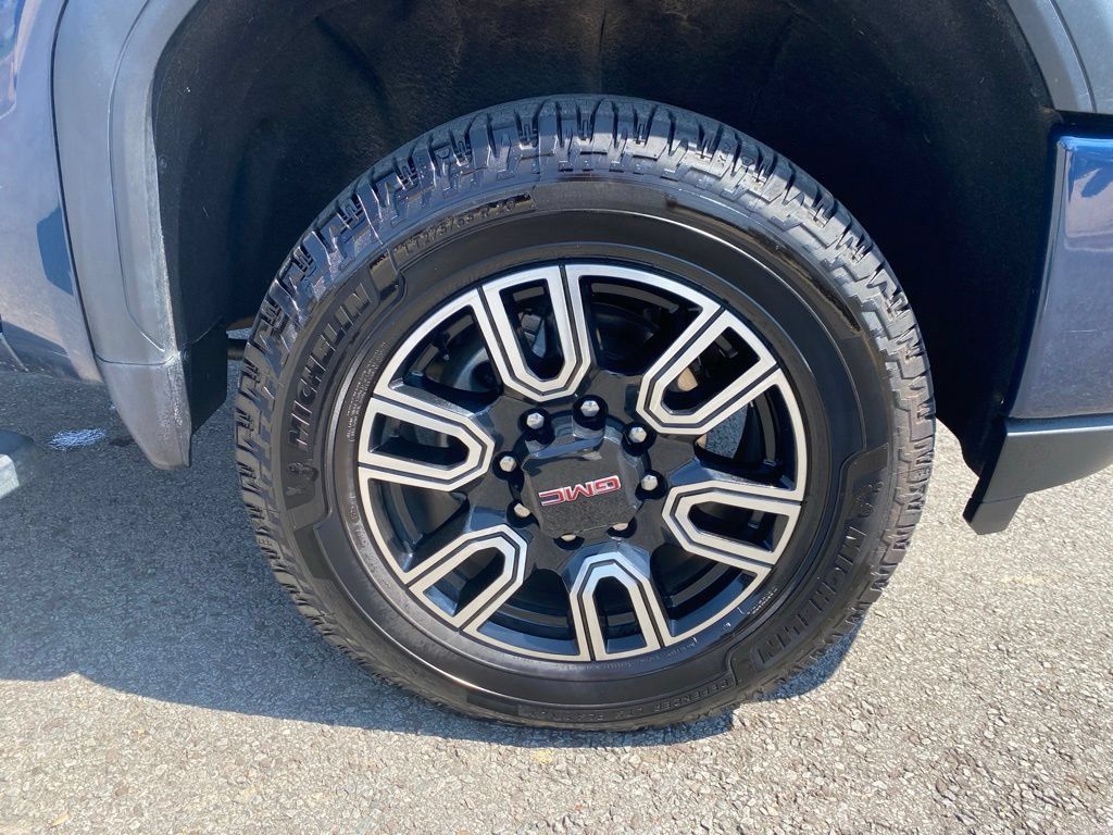 Used 2022 GMC Sierra 2500 AT4 w/ AT4 Preferred Package AWD/4WD image 6