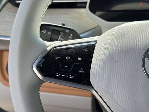 Certified 2025 Volkswagen ID. Buzz Pro S Plus AWD/4WD image 19