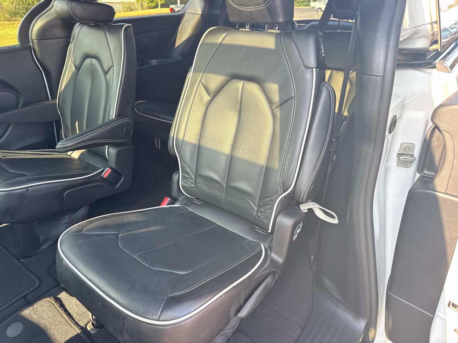 Used 2026 Chrysler Pacifica Limited FWD image 23