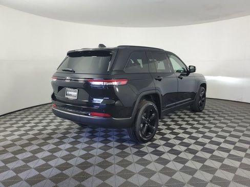New 2025 Jeep Grand Cherokee Limited w/ Black Appearance Package image 4