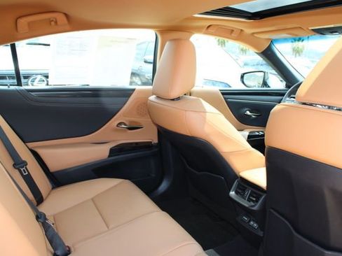 Used 2024 Lexus ES 350 w/ Accessory Package (Z2) FWD image 7