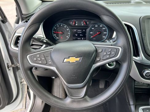 Used 2022 Chevrolet Equinox LS AWD/4WD image 13