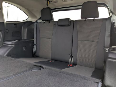 Used 2023 Toyota Highlander L image 32